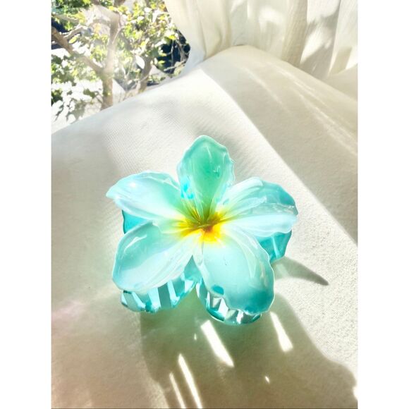 No Brand Accessories - Iridescent Aqua Plumeria Flower Hair Claw Clip Y2K Coastal Mermaidcore
